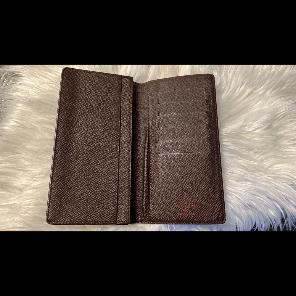 💯% Authentic Louis Vuitton Checkbook Passport Case. - Picture 2 of 10